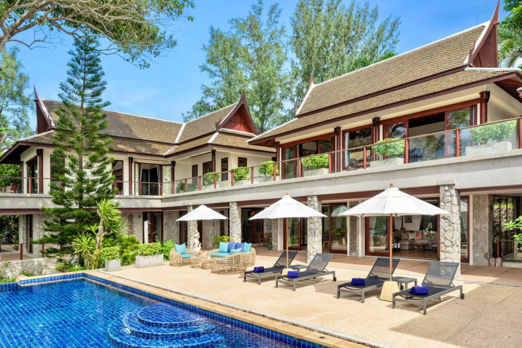 Villa Horizon's swimming pool area