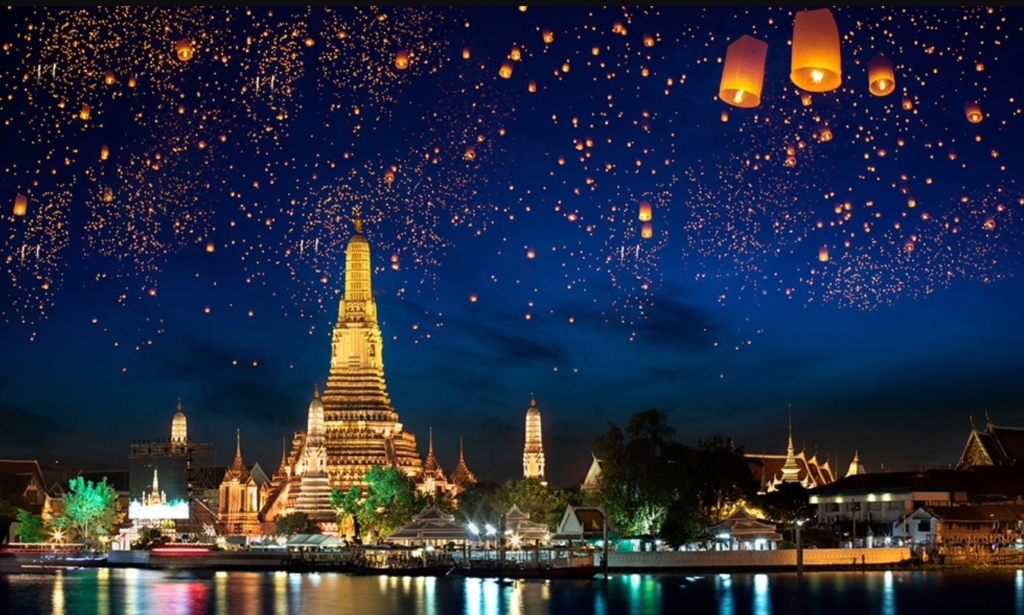 Loy Krathong in Wat Arun, Bangkok